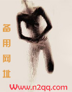 校园两个男生在舞台上唱歌